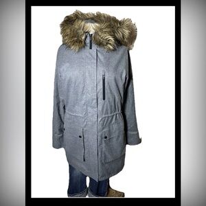 Burton Women’s Olympus Ski Snowboard Jacket - Medium - Detachable Faux Fur Hood